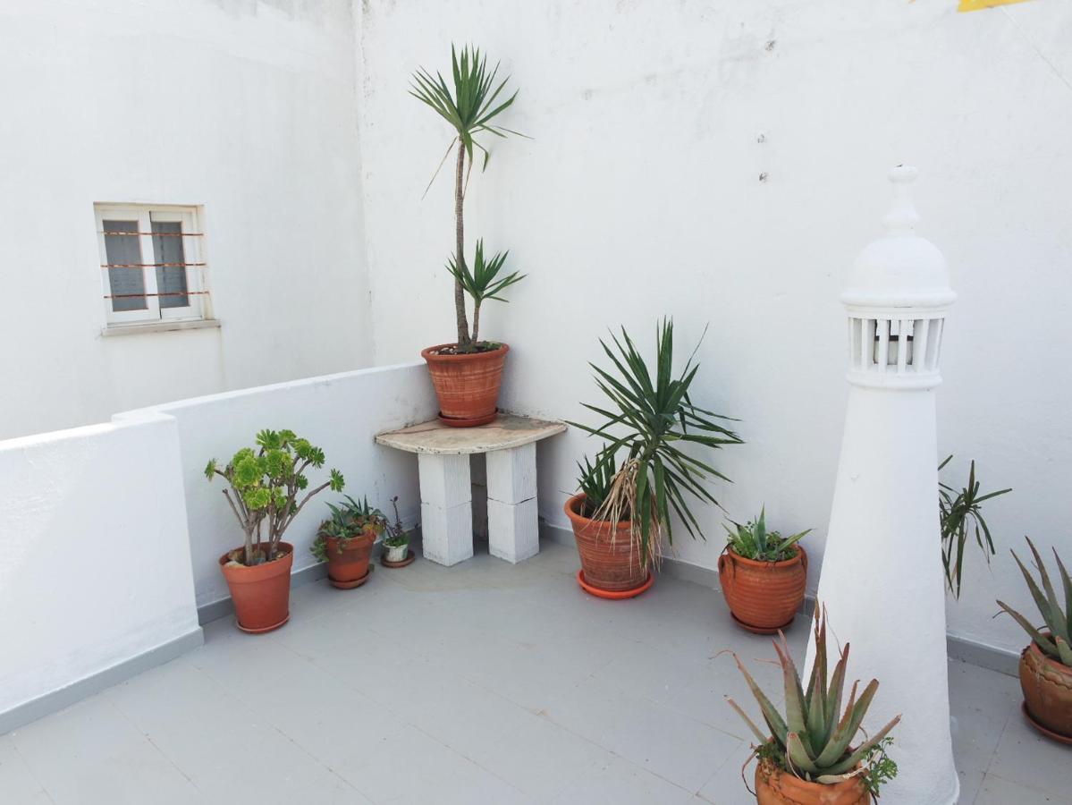 C01 - Blue Door City Apartment Lagos Bagian luar foto